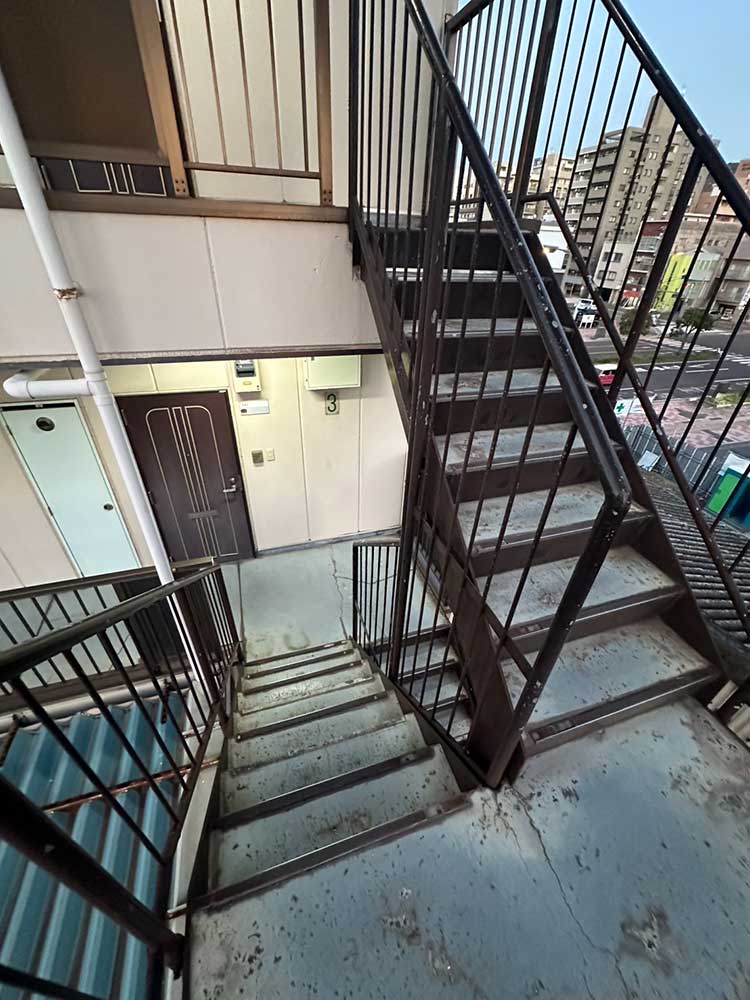 手摺・階段塗り替え工事