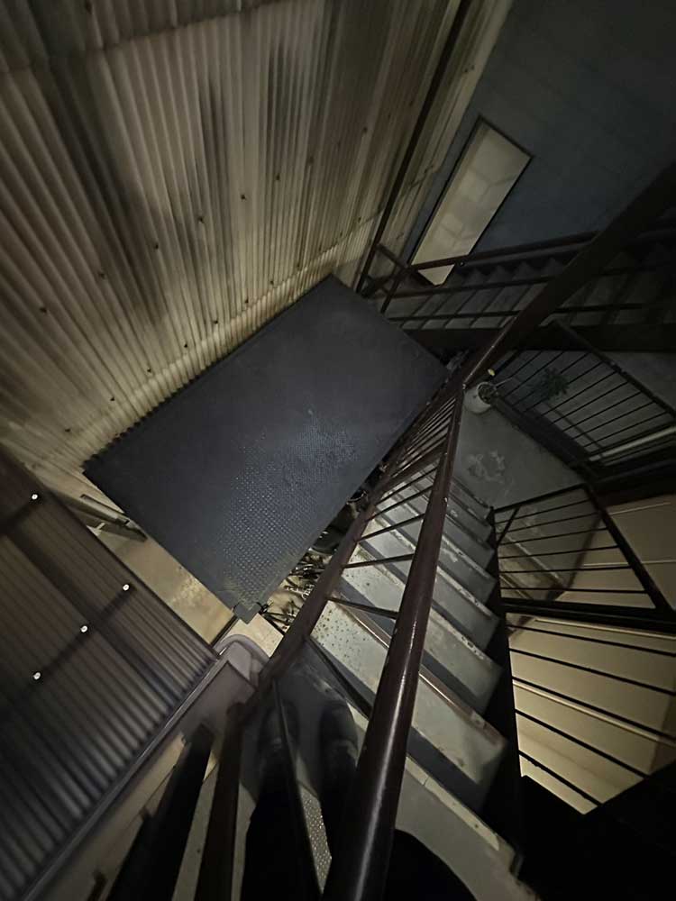 手摺・階段塗り替え工事