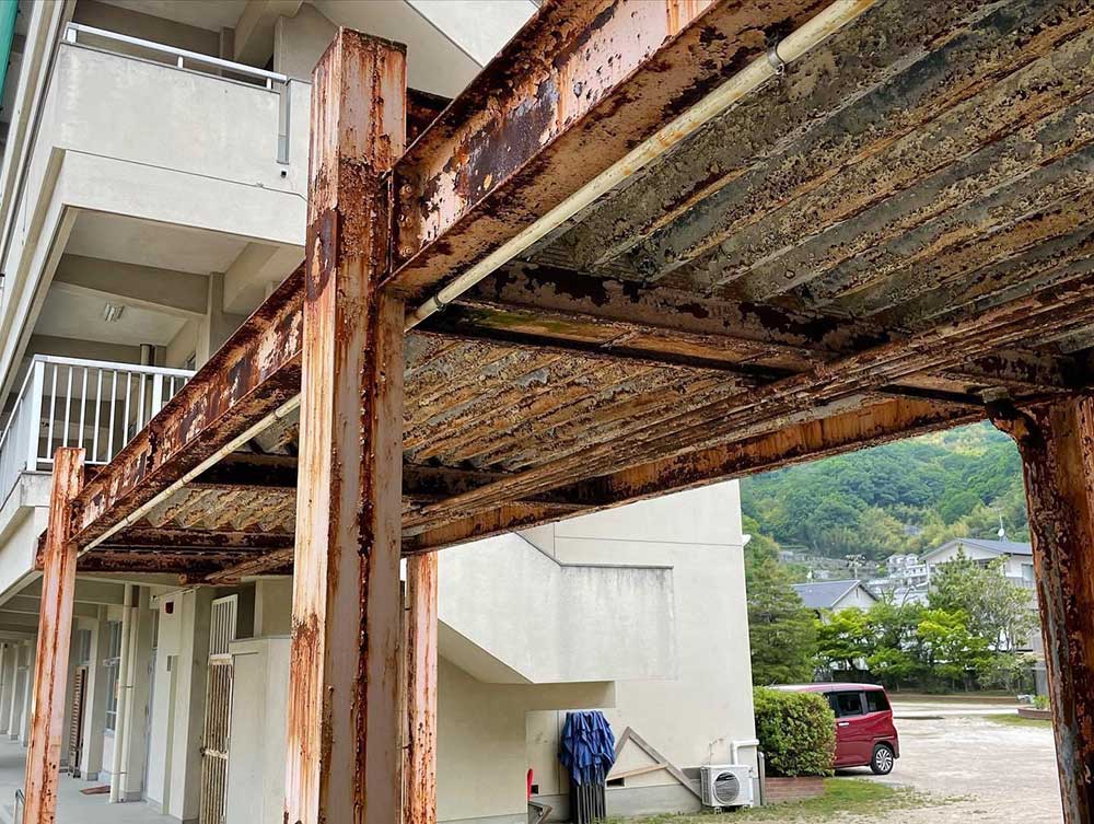 渡り廊下鉄筋塗り替え工事