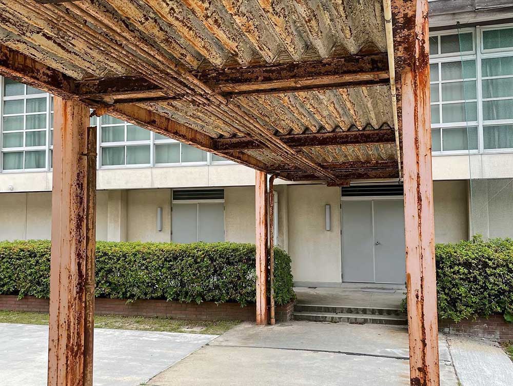 渡り廊下鉄筋塗り替え工事