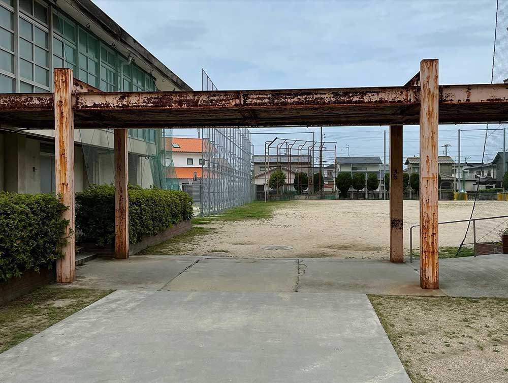 渡り廊下鉄筋塗り替え工事