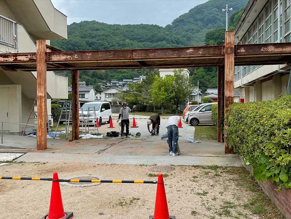 渡り廊下鉄筋塗り替え工事
