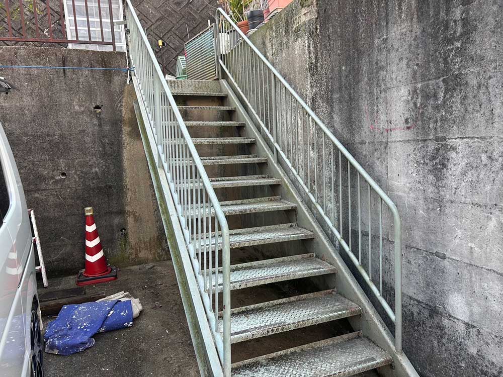 鉄骨階段塗り替え工事