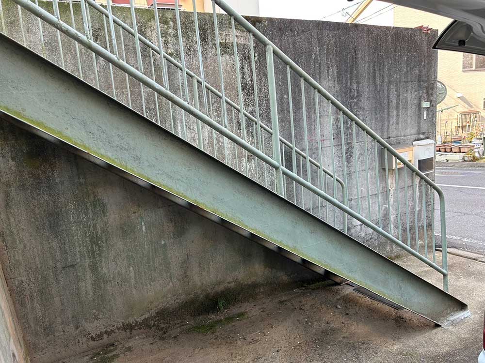 鉄骨階段塗り替え工事