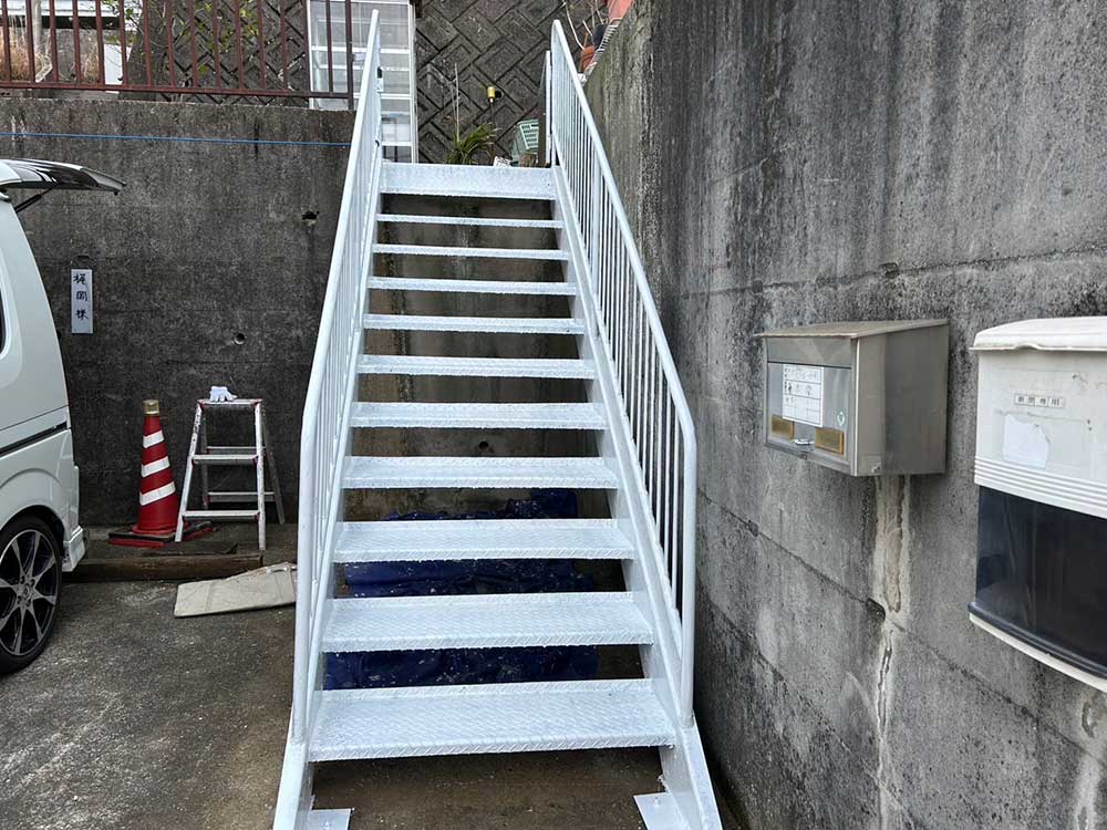 鉄骨階段塗り替え工事