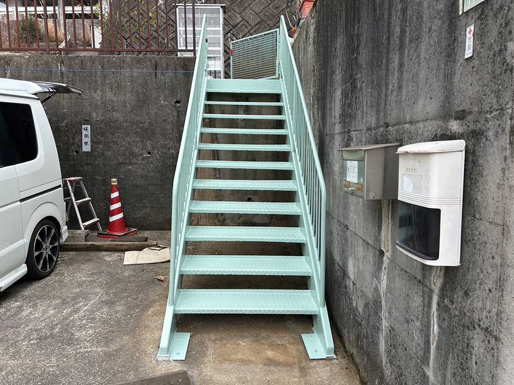 鉄骨階段塗り替え工事